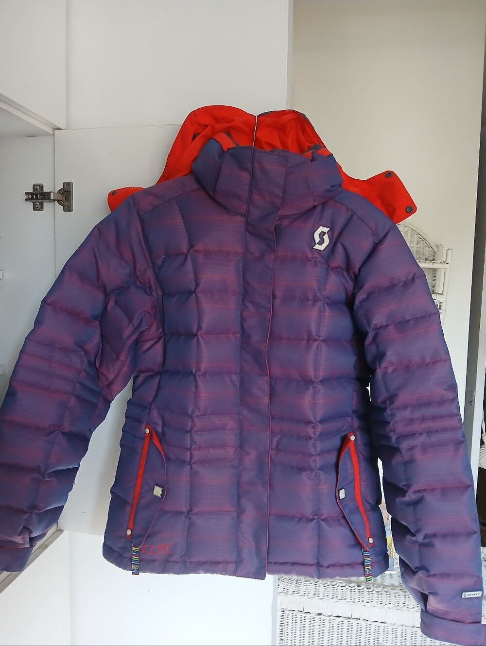 NEW  Scott Woman  Purple Puffer Jacket with Orange Hood Lining